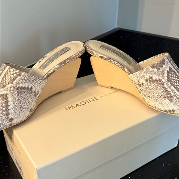 *Vince Camuto IM-DAHRA ROCCIA White Gold DOMINO Snake Print Open Toe Wedges - Picture 5 of 16